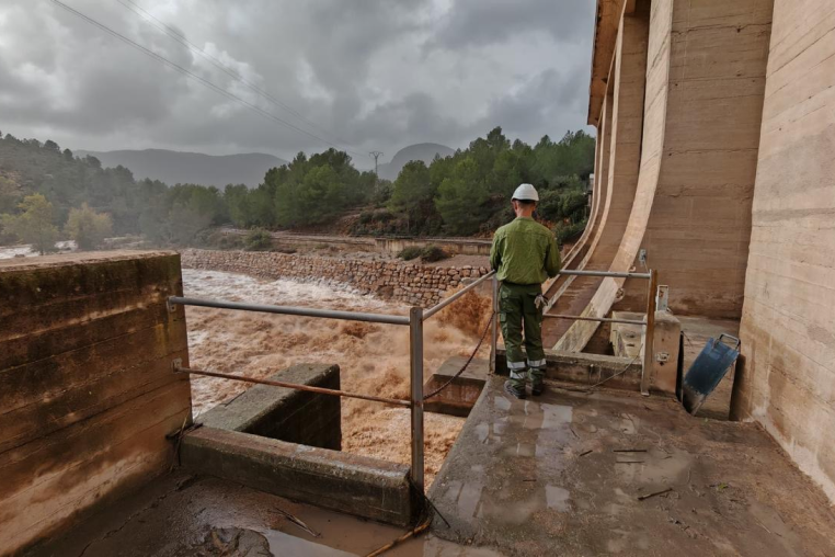 trabajadores de Iberdrola en la presa Ribesalbes