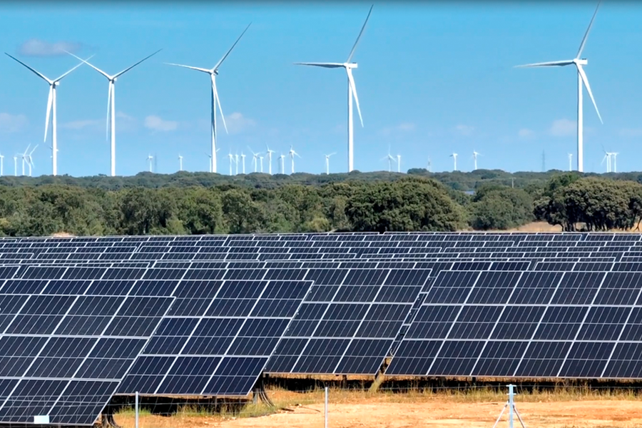 Hybrid plant with photovoltaic system and wind farm