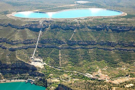 Discover how pumped-storage power plants work and their essential role in energy storage in Spain