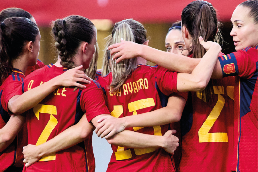 Jugadores de la selección española de fútbol femenino en partido.