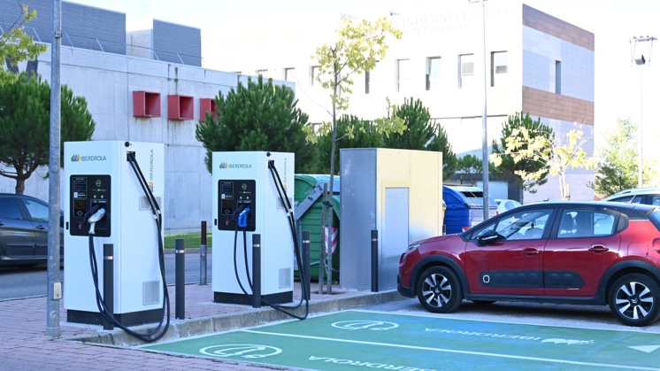 Iberdrola lleva la movilidad sostenible a la Universidad de Castilla-La Mancha: instala 16 puntos de recarga para vehículo eléctrico.