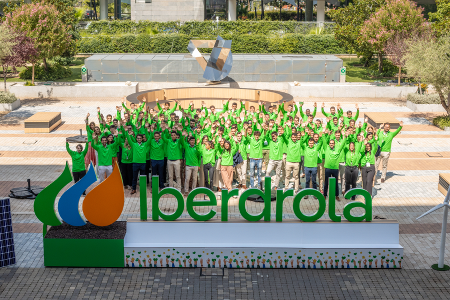 Graduates en la oficina de Iberdrola en Madrid.