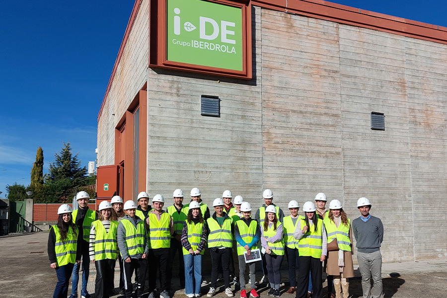 i-DE acerca sus instalaciones a los alumnos de la Universidad de León