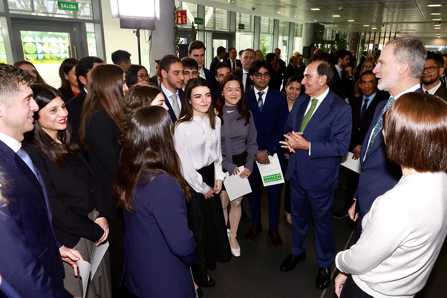 Su Majestad el Rey hace entrega de las Becas Iberdrola